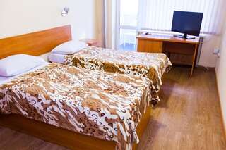 Гостиница Москва Туапсе Двухместный номер с 2 отдельными кроватями и балконом-2